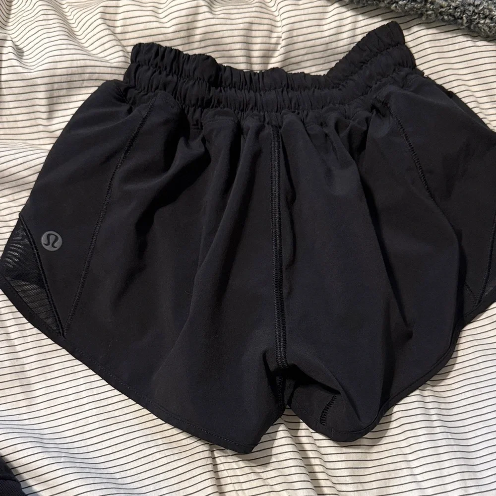 Lululemon "Hotty Hot" Black Shorts 2in Size 0 - Picture 4 of 4